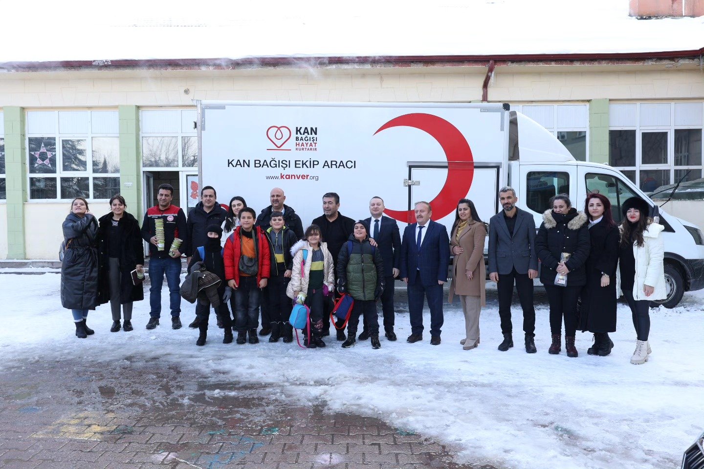 Bünyan’da öğrencilere karaçam tohumu dağıtıldı