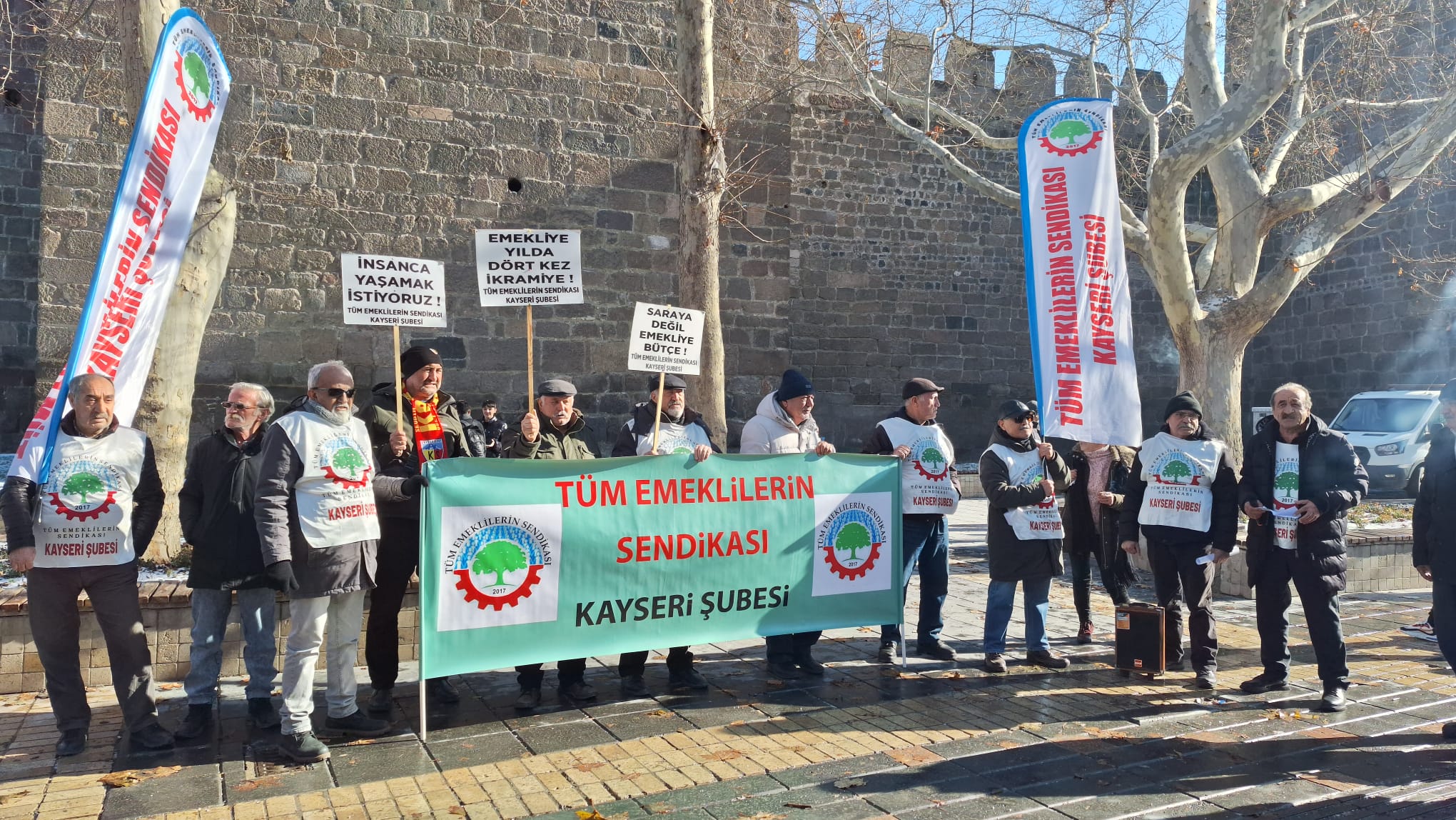 Tüm Emekliler Sendikası’ndan Cumhuriyet Meydanı’nda emekli zammına tepki