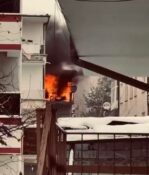 3 katlı binanın son katında çıkan yangın kontrol altına alındı