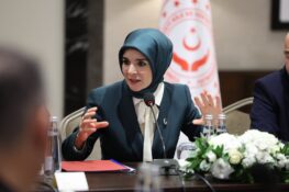 Çocukların beden algısını korumayı amaçlayan yeni bir sosyal medya düzenlemesi hayata geçiriliyor