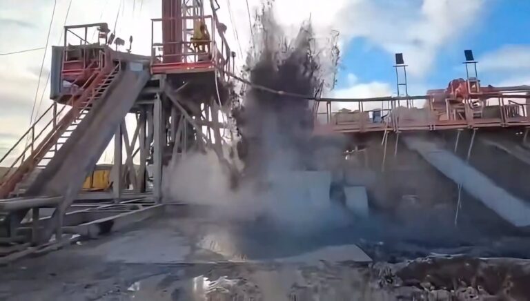 Vali Çiçek: “7’nci kuyuda gerçekleştirilen sondaj çalışmaları sonucunda sıcak suya ulaşıldı”