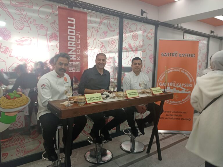 Anadolu Koleji’nde anneler mutfakta yarıştı