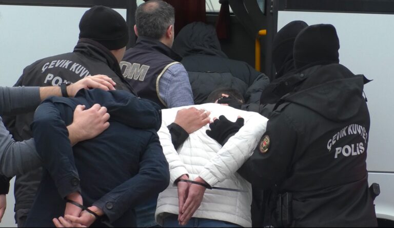 Şafak operasyonunda gözaltına alınan 9 şüpheli adliyeye sevk edildi