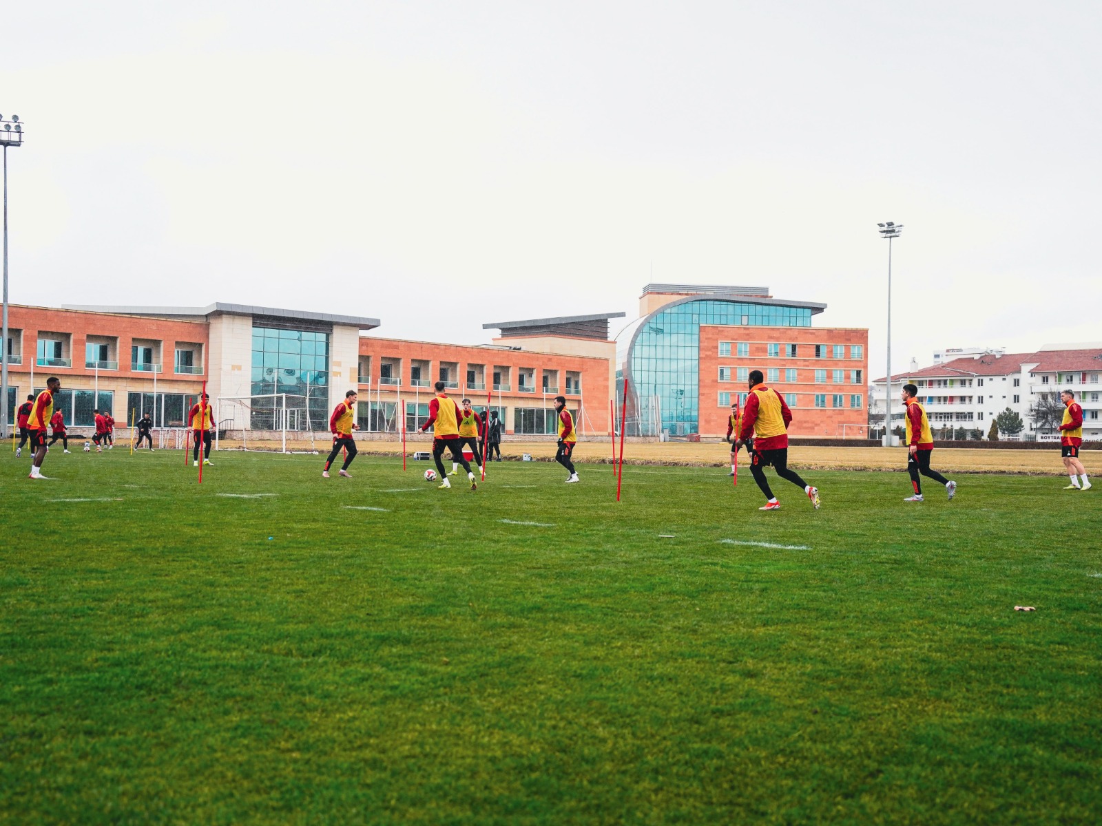 Kayserispor’da teknik direktör belirsizliği çözülemedi