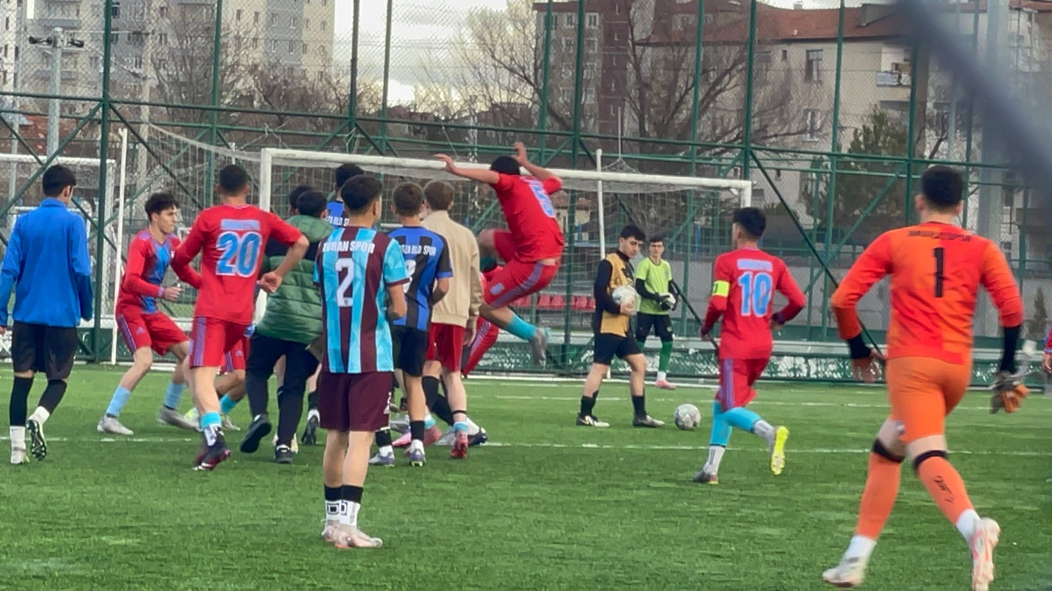 Kavga çıkan U18 maçında 7 futbolcu ceza aldı