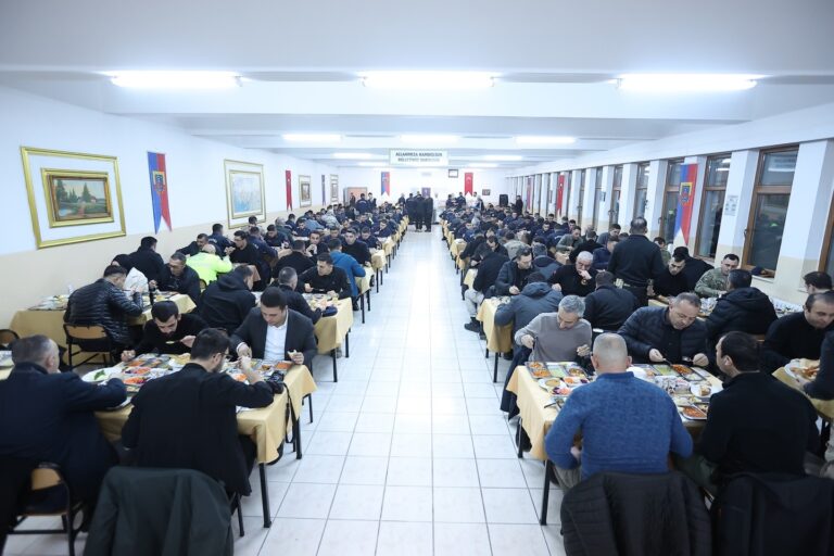 Protokol ve jandarma aynı sofrada buluştu