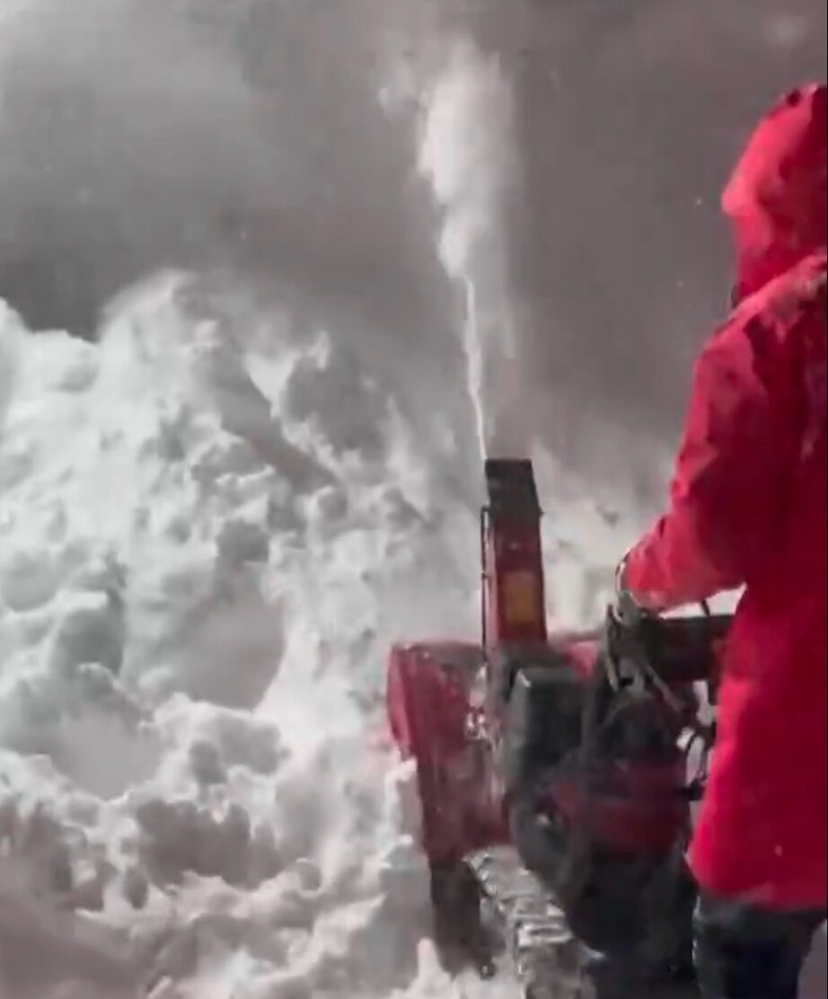 Erciyes Kayak Merkezi’nde karla mücadele çalışmaları devam ediyor