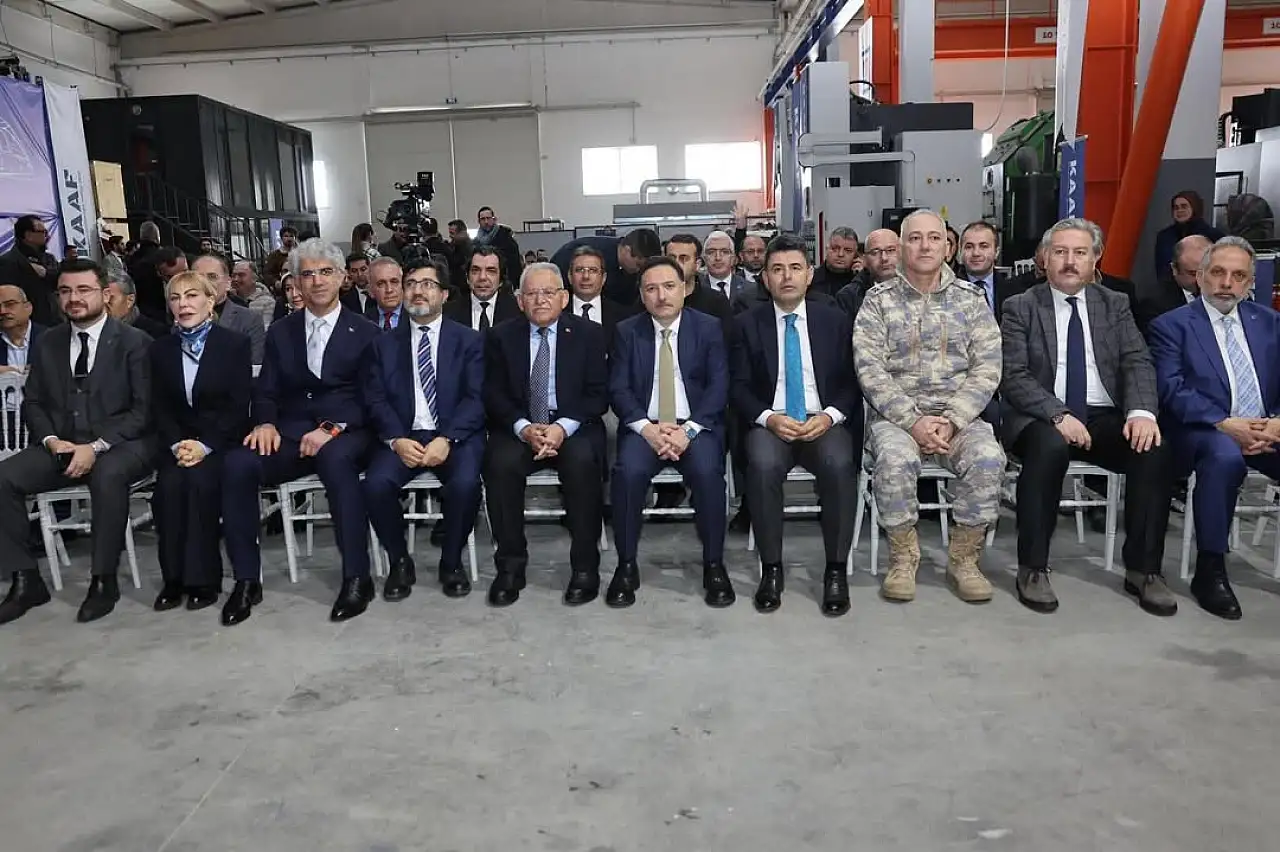 Kayseri’de Türkiye’nin ‘İlk Yerli Bataryalı’ manevra lokomotifi tanıtıldı