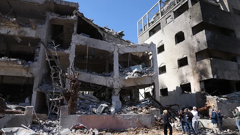 İran füzeleri Tel Aviv’i vurdu