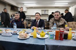 Vali Çiçek, Özel Harekat Polisleri ve şehit aileleriyle iftarda buluştu