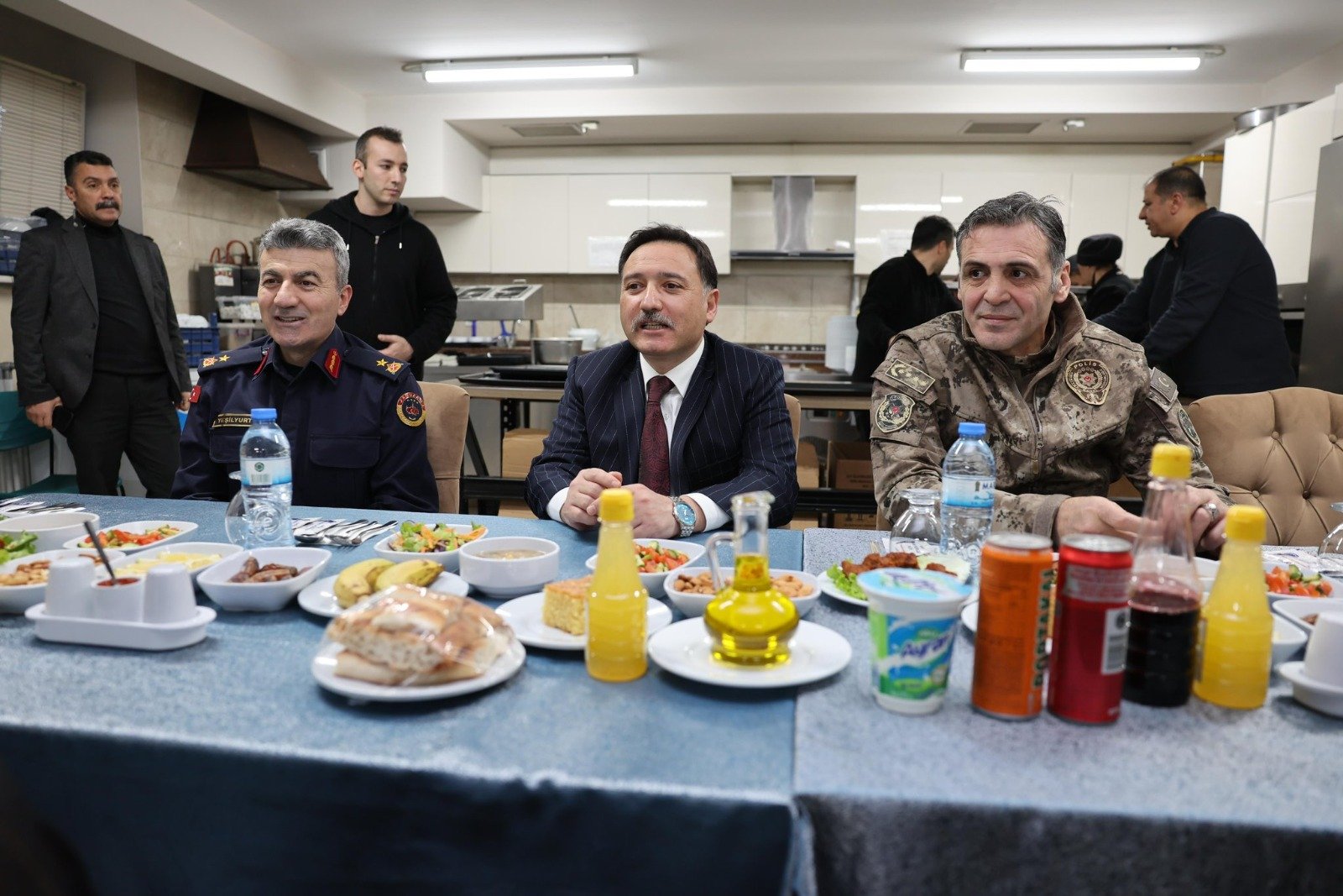 Vali Çiçek, Özel Harekat Polisleri ve şehit aileleriyle iftarda buluştu