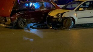 İki otomobilin çarpıştığı kazada 1 kişi yaralandı