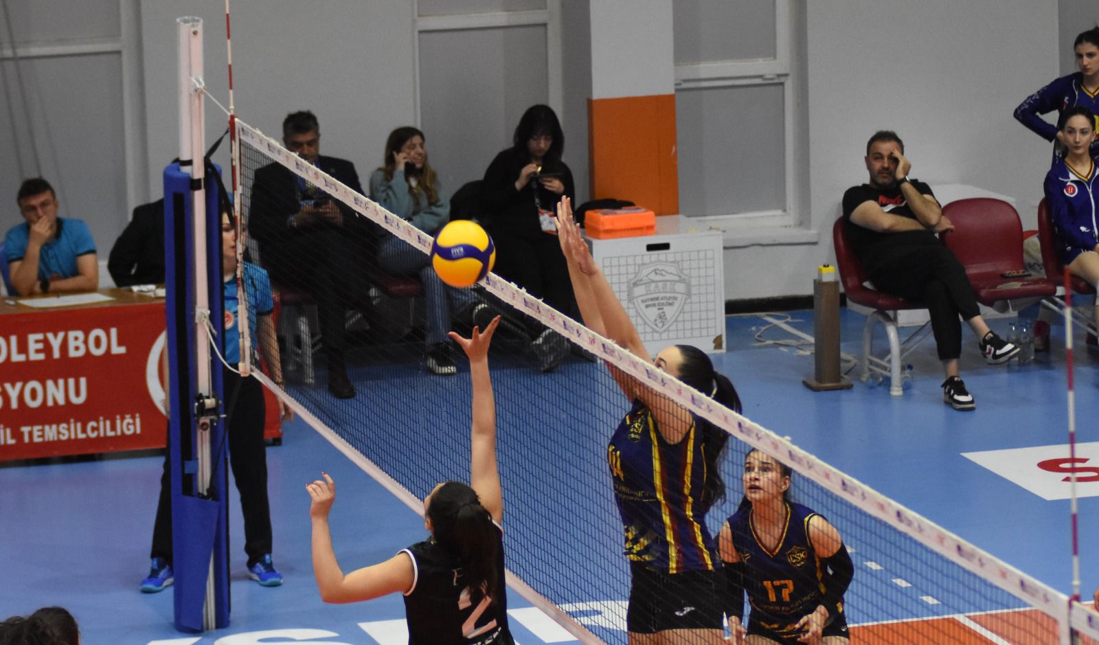 TVF Kayseri Kadınlar Bölgesel Lig ilk günü tamamlandı