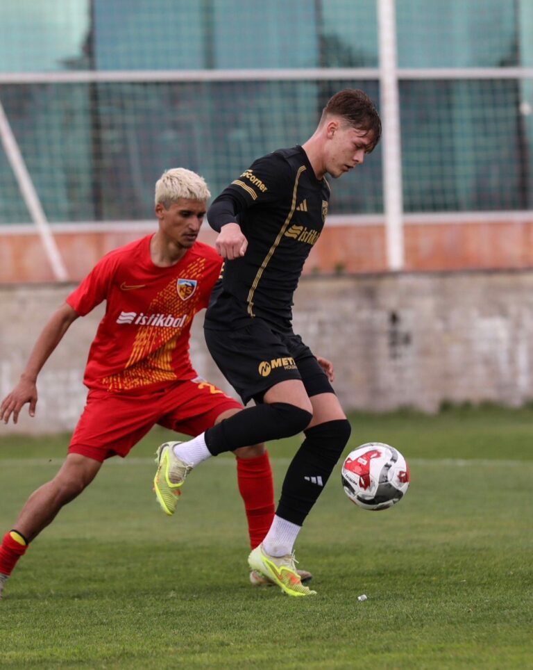 Kayserispor A takımı, U19 ile hazırlık maçı yaptı