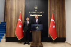 Önceki dönem Dışişleri Bakanı Çavuşoğlu, Vali Çiçek ile bir araya geldi