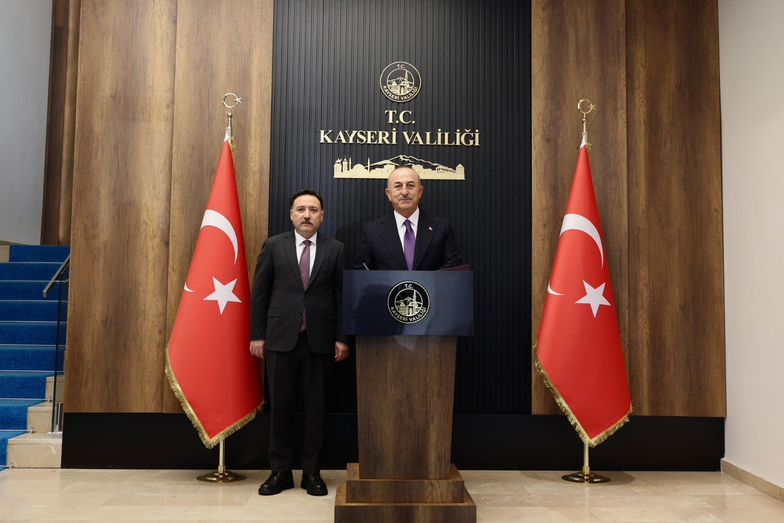 Önceki dönem Dışişleri Bakanı Çavuşoğlu, Vali Çiçek ile bir araya geldi