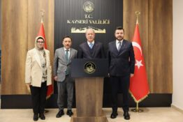 Hulusi Akar’dan Vali Gökmen Çiçek’e teşekkür