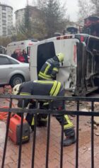 İşçi servisi devrildi; 1 yaralı