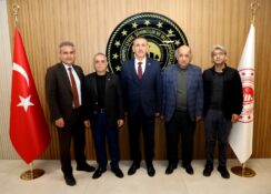 ELAZIĞLILAR, ÖZTÜRK’Ü MAKAMINDA ZİYARET ETTİ