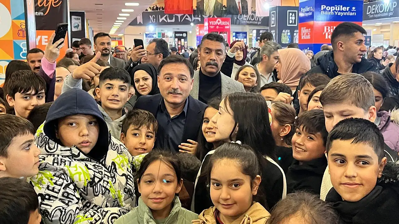 Vali Çiçek: Kayseri Kitap Fuarı 1 milyon ziyaretçiyi aşacak