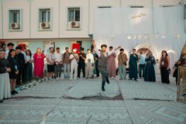 Tunus’ta Türk Kültür Günü’nde Türk gençlerinden zeybek gösterisi